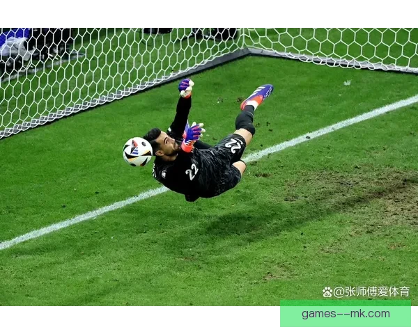 斯维拉尔欧联杯点球大战神勇连扑助罗马惊险取胜